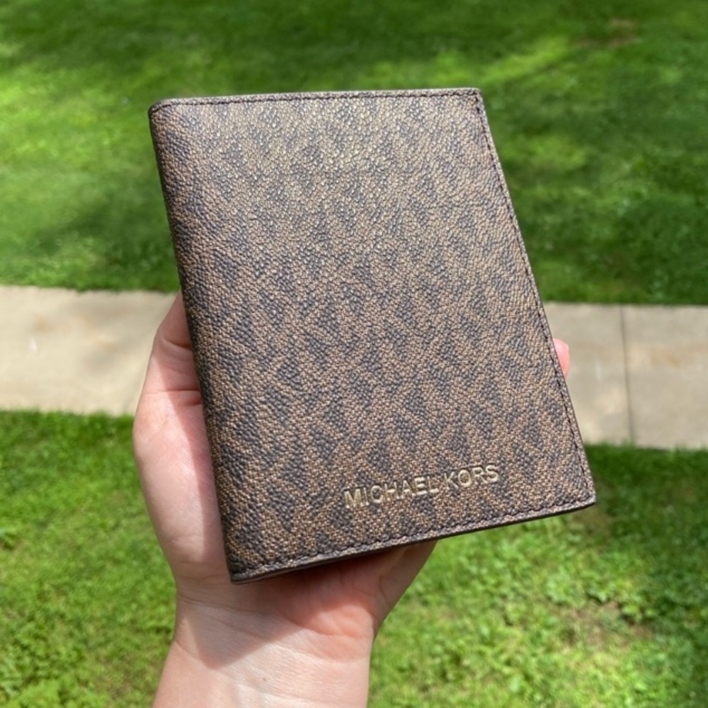 Michael Kors Jet Set Signature MK Logo Brown Passport Cover Card Holder Travel - Picture 12 of 12
